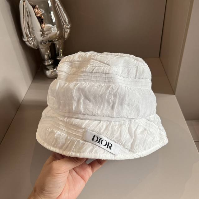 Dior渔夫帽
